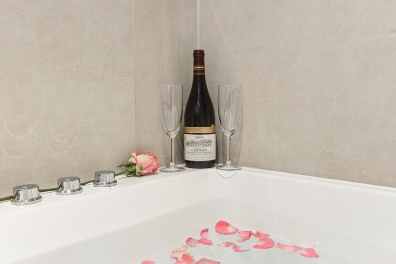 Lavie Maison Hot Tub And Ac Near Arc De Triomphe Parijs Buitenkant foto